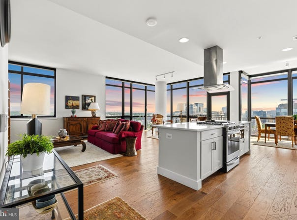 2000 CLARENDON Boulevard, ARLINGTON, VA 22201