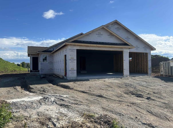 3808 E CALLALILLY Lane, APPLETON, WI 54913
