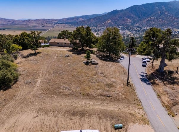 Alejandro Court, Tehachapi, CA 93561