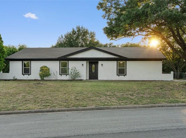 800 Evelyn Drive, Lorena, TX 76655