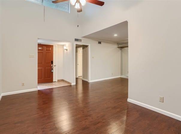 16301 Ledgemont Lane, Addison, TX 75001
