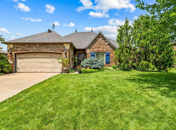 701 E Bayshore Drive, Ozark, MO 65721