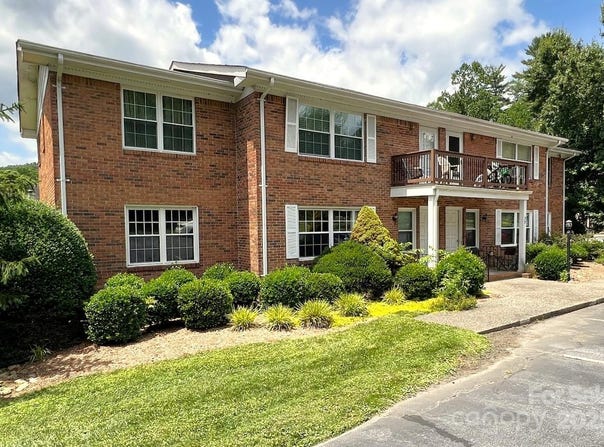 35 Capri Lane, Hendersonville, NC 28791
