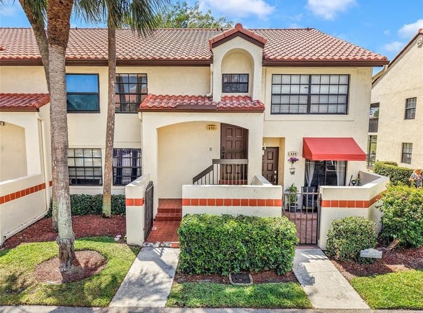 410 Freedom Ct, Deerfield Beach, FL 33442