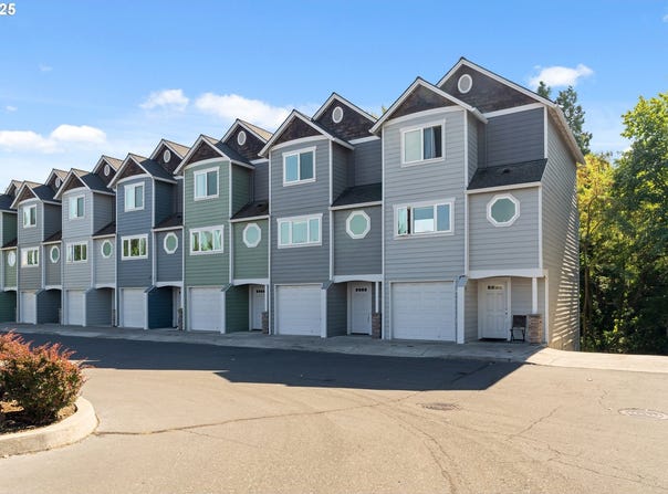 990 W 8TH Pl, TheDalles, OR 97058
