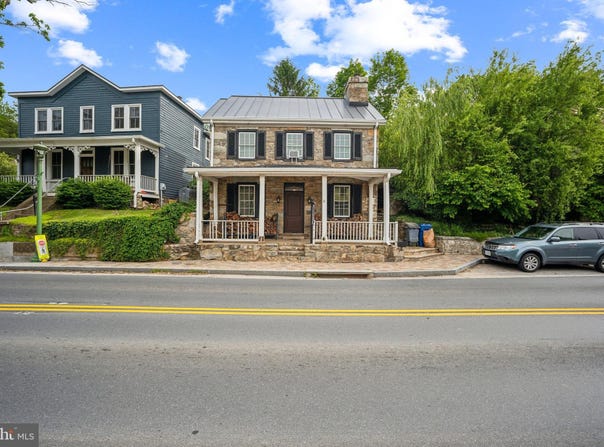 36952 CHARLES TOWN PIKE, HILLSBORO, VA 20132