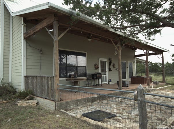 510 Dead End Rd., Mountain Home, TX 78058
