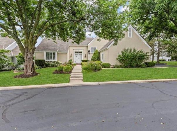 11221 Granada Lane, Leawood, KS 66211