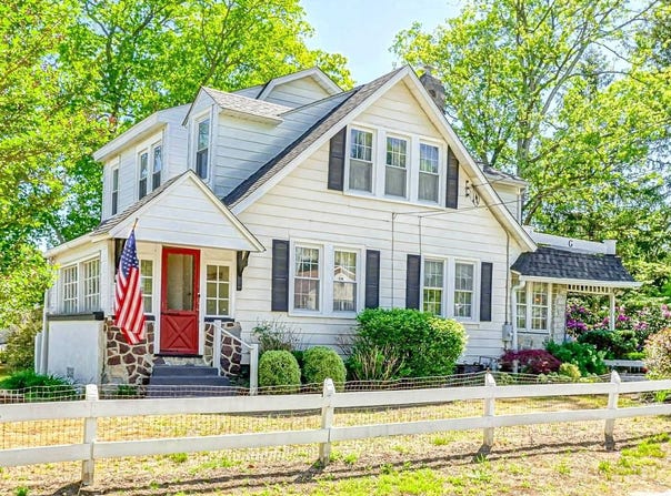 15 W GROVE STREET, PINE HILL, NJ 08021