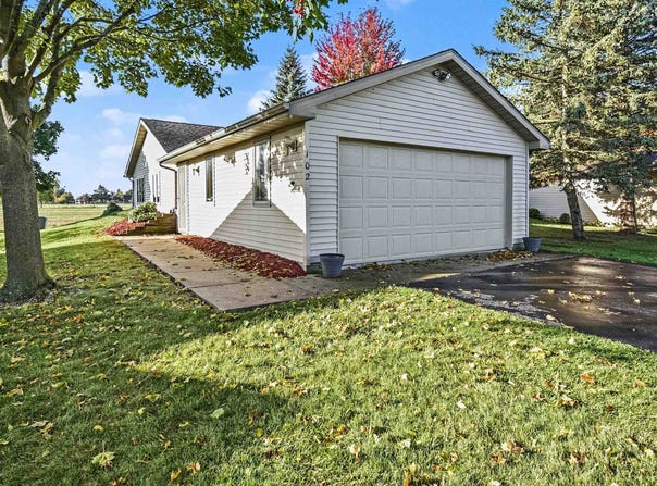 102 Willow Bend, Auburn, MI 48611