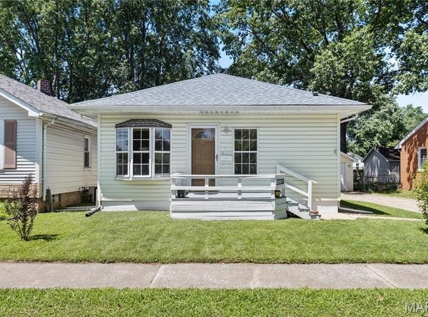 120 E 4th Street, Roxana, IL 62084