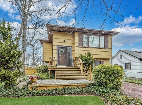 132 Lake Drive, Copiague, NY 11726