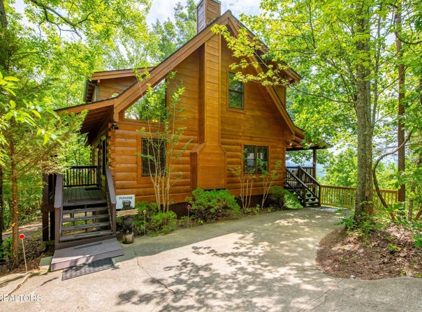 813 Lloyd Huskey Rd, Pigeon Forge, TN 37863