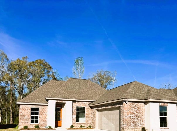 18725 Seabiscuit Ln, Zachary, LA 70791