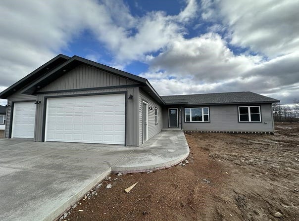 821 W ROBERTS STREET, Spencer, WI 54479