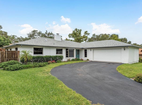 828 LAKESIDE TERRACE, PALM HARBOR, FL 34683