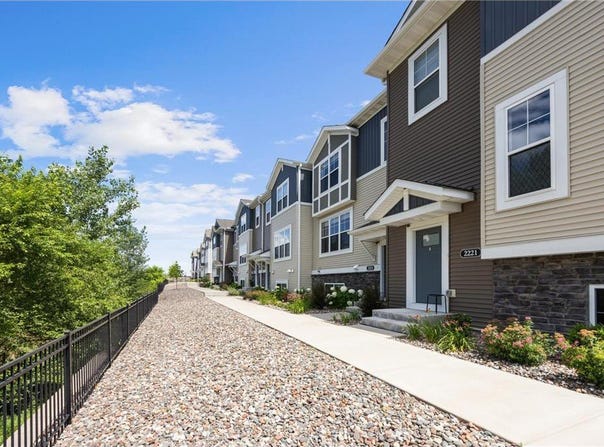 2223 Gateway Curve, North Saint Paul, MN 55109
