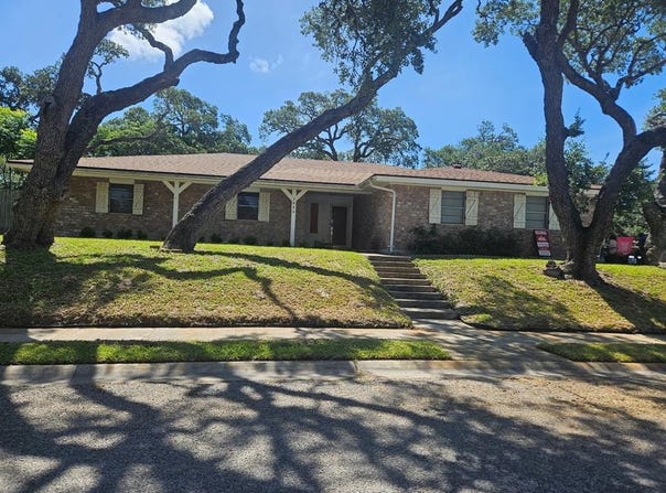2486 Oak Park Dr, Ingleside, TX 78362