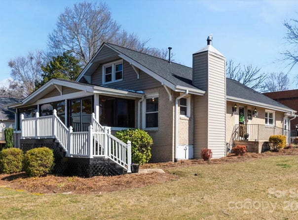 588 11th Street NW, Hickory, NC 28601