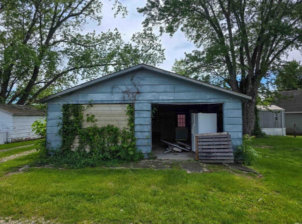 39 1/2 NW 4th Street, Linton, IN 47441
