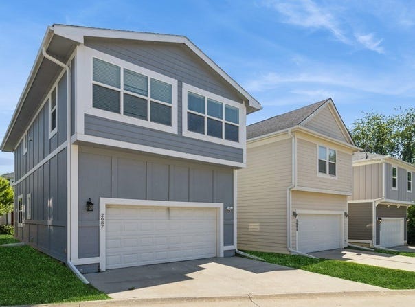 2687 NW 165th Lane, Clive, IA 50325