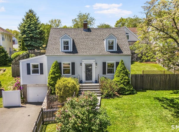 77 Round Hill Road, Fairfield, CT 06824