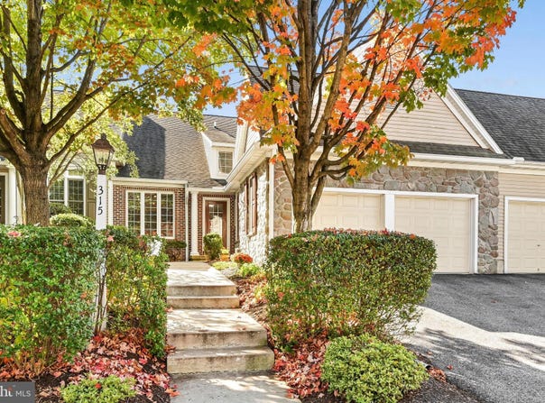 315 GREAT LAWN Circle, LANCASTER, PA 17602