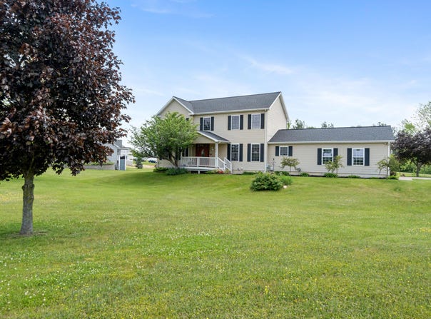 2421 N Burgett Lane, Grass Lake, MI 49240