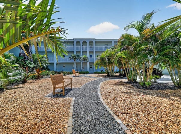 1706 BELLEAIR FOREST Drive, BELLEAIR, FL 33756