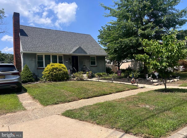 332 E STAFFORD AVENUE, LAUREL SPRINGS, NJ 08021