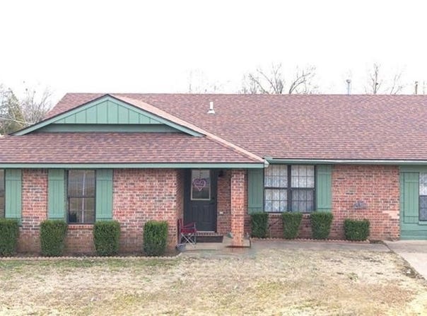 300  W Dutch  AVE, Sallisaw, OK 74955
