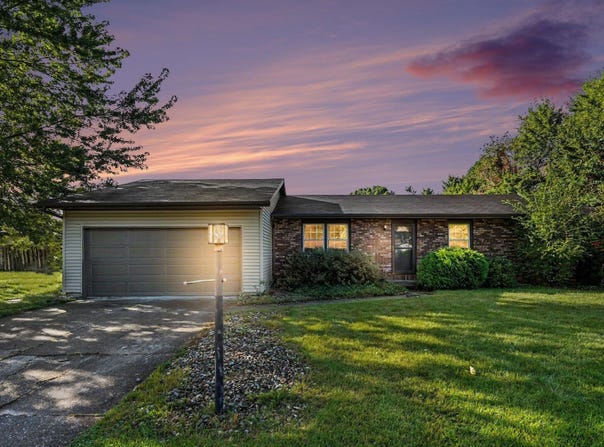 22042 Sandybrook Drive, South Bend, IN 46628-9349