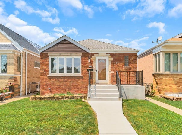 6748 S Kenneth Avenue, Chicago, IL 60629