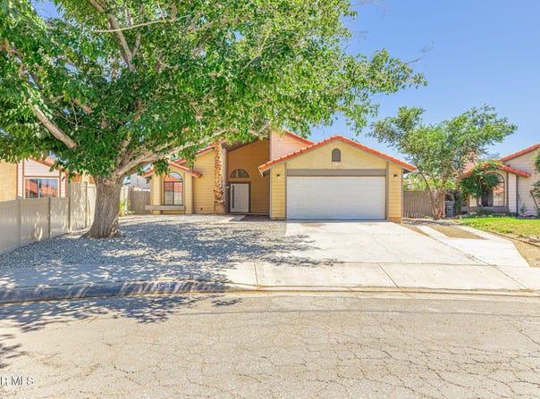 1544 E Norberry Street, Lancaster, CA 93535