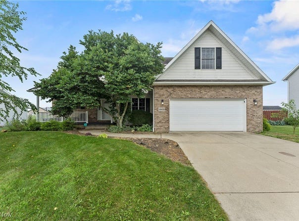 1603 Sturbridge Drive, Louisville, OH 44641