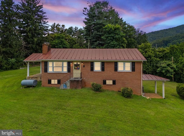 27 ATKINS ROAD, SPERRYVILLE, VA 22740