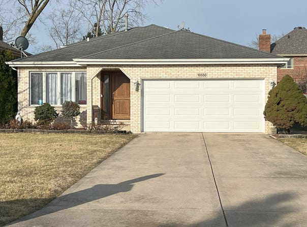 10530 S 83rd Avenue, Palos Hills, IL 60465