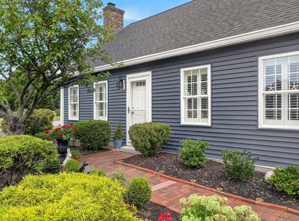 11 Greenbriar Way, South Portland, ME 04106