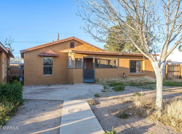 990 Brownlee Avenue, Las Cruces, NM 88005