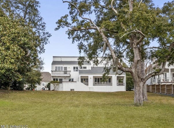11 Bayou Place, Gulfport, MS 39503