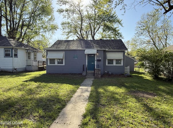 1009 S Rinker Avenue, Aurora, MO 65605