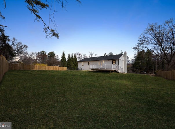 820 WALKER ROAD, GREAT FALLS, VA 22066