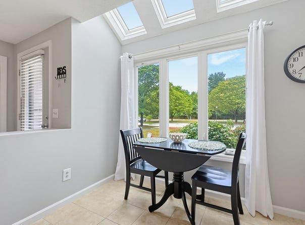822 Maple Brook Rd, Bellingham, MA 02019