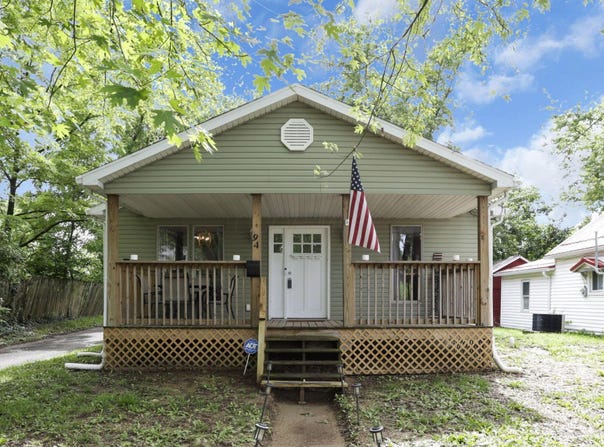 94 Main Street, Bloomingburg, OH 43106