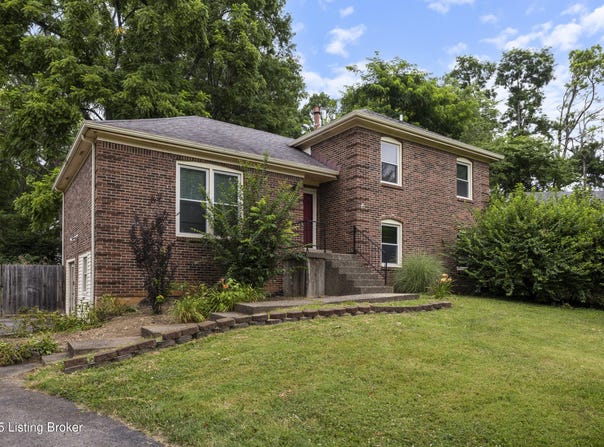 1102 Woodcroft Ct, Louisville, KY 40023