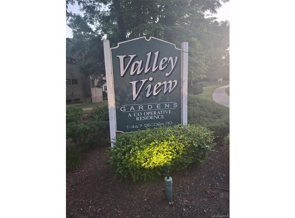 2 Secora Rd, Spring Valley, NY 10952