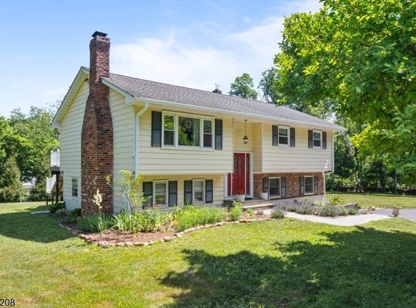 29 Oxford Cir, Montgomery Twp., NJ 08558-2010