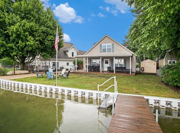4222 W Joy Road, Shelbyville, MI 49344