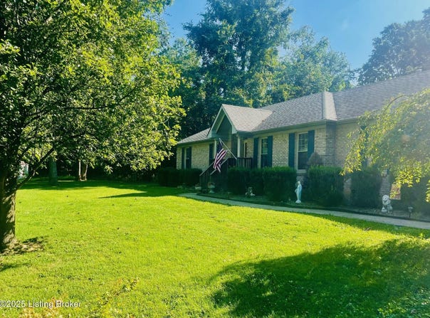 312 Cedar Brook Dr, Mt Washington, KY 40047