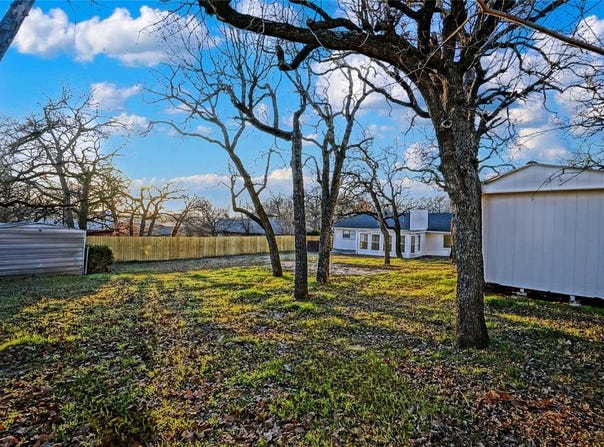 2409 Sunset Lane, Burleson, TX 76028